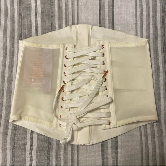 SAVAGE x FENTY by RIHANNA x CINCHER Elastic Lace-up Back Corset in White Pearl - Picture 5 of 9